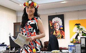 原住民族日！首位原民政院發言人Kolas穿戴族服上班