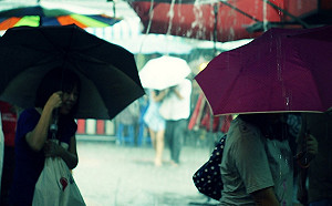 西南風與颱風雲系夾擊！午後將易有雷陣雨帶傘要緊