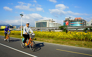 騎鐵馬遊基隆河！汐止再增30個YouBike車位好方便