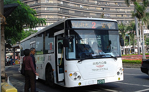 花9元搭公車趴趴走！台南市民卡搭車半價、悠遊卡也有轉乘優惠