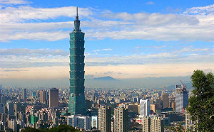 攀爬101大樓只為拍夜景? 2男依違反社維法裁罰