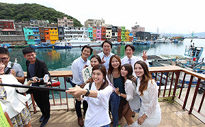 視察正濱漁港色 賴清德讚：林右昌執政、都市變彩色