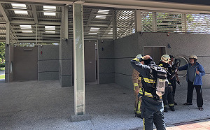 高雄228和平公園男廁馬桶遭炸毀　鎖定兩嫌