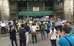 反對撥用校舍 興中自救會宜蘭縣府抗議