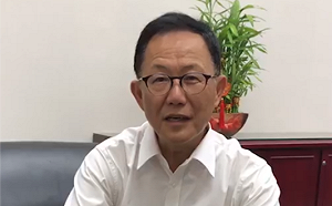 從敬老金戰到選票 柯、丁兩人隔空交火