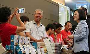 有機農民向蔡英文吐苦水：柯文哲每天都在選舉、亂搞