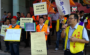 40輛車凱道按喇叭 勞團要求將爸爸節列為國定假日