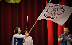 親蒞亞運授旗儀式！蔡英文：選手的需求就是總統的要求