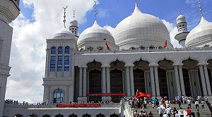 去年才落成 寧夏自治區清真寺恐拆  信徒聚集寺外抗議