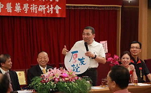 計程車司機怨收入腰斬 侯友宜：政府真的要很拚