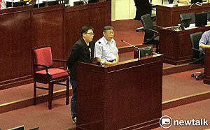 雙城論壇講稿疑壓新聞  北市府發言人向記者致歉