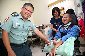 墜地傘兵秦良丰情況好轉 今轉入一般病房