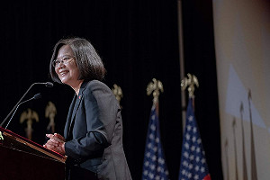 總統出訪  中媒諷「黑戶口外交」要飯都能要得氣宇軒昂!