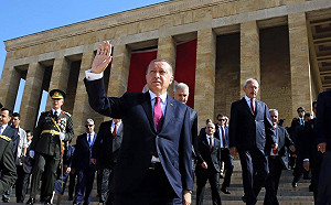 里拉崩盤危機 艾爾段掌權15年來最大經濟挑戰