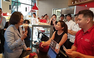 蔡總統到85度C買咖啡 行程非臨時起意