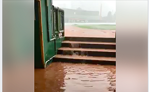 豪雨淹天母球場  統一、中信之戰延期