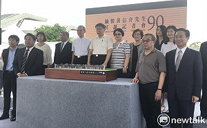 設立黃信介廣場  柯文哲自認許多價值追隨信介仙