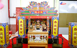 少年製作超迷你神轎  大人讚嘆創意十足