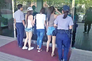 情侶吵架約友開毒趴　警方逮捕12男女