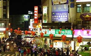 大甲蔣公路夜市美食饗宴 辦桌品嚐夜市小吃