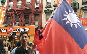 國旗大戰五星旗！紐約僑團遡源公所換旗 中國青年挺青天白日