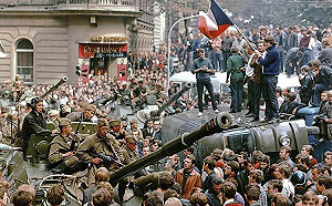 布拉格之春逢50週年  300人齊聚俄國大使館前  呼喊真理自由