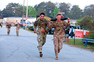 軍靴撕中國製標籤冒充美國貨  無良商人判41月