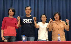 愛將與王鴻薇內鬥 馬英九手拉手演和解