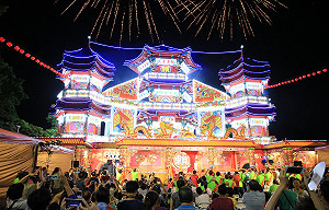 主普壇「開燈放彩」 大放光明照亮基隆