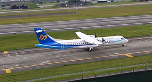 華信班機偏離跑道74人均安 台中機場13航班停飛