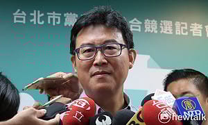 綠動員千人爬虎山  小英維安、民眾上下山順序問題大