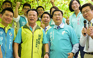 嘉南農業合作！翁章梁、黃偉哲聯手打造嘉南食安防線