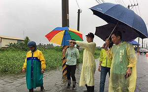 前進淹水區第一線 陳其邁：中央地方協力災後重建