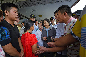 總統南下視察初站嘉義  蔡英文：持續協助救災行動