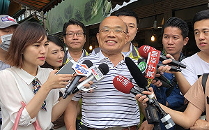 衝衝衝！蘇貞昌掃汐止老街拚選票