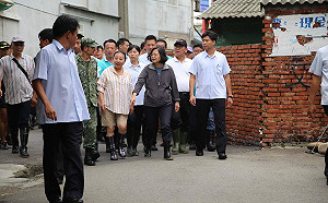 小英二度勘災  嘉義縣東石、布袋低窪地區仍泡水中