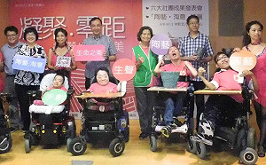 八里教養院社團成果展  朱立倫讚歎生命勇士