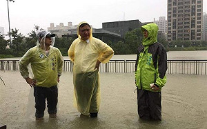 一夜豪雨狂炸   高雄積水百件