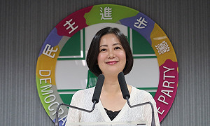 鄭麗君被呼巴掌　吳思瑤氣憤：痛在台灣社會心裡