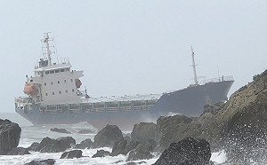 天氣持續惡劣  高雄港務分公司伺機托救