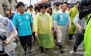 823泡戰淹水第7天，賴神嘉義縣三度勘災兼看診