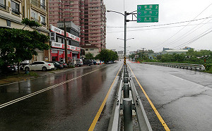 屏東強降雨淹水區　台17線部分路段仍封路