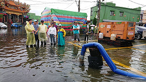 高雄林園仍積水  陳其邁：將加速林園大排整治