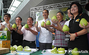 超強拍賣員朱立倫 3分鐘賣200多箱文旦