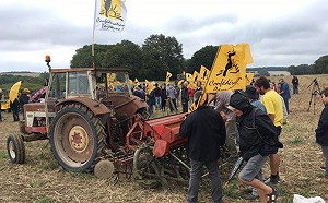 法國農民開拖拉機嗆聲中資企業：還我農地