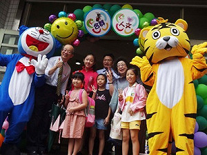 一聲「老師好」 高雄學童喜迎開學日掃除水災陰霾