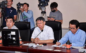 趕上班前登記  柯P強調：保持正常心