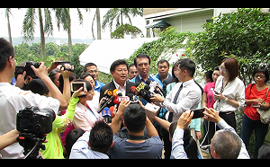 應邀赴洛城演講遭拒發簽證  傅崐萁抗議民進黨聯合美國打壓