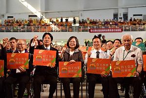 蔡英文南下彰化造勢 談改革政績盼拉抬選情