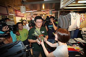 市場拜票談民調 姚文智展自信：我相信後勢看漲